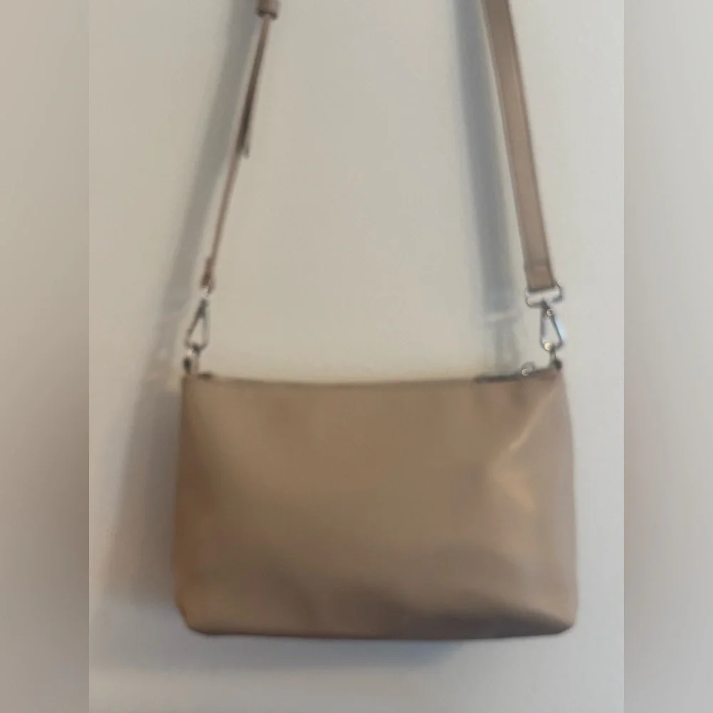 Steve Madden Tan Crossbody Bag with Structured Design - Picture 10 of 15